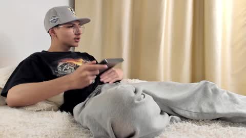 Snapshot of a_lejandro_08 chatting on 12/02/24, 06:41 alejo online show from 12/02/24, 06:41