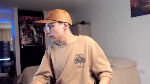 Snapshot of a_lejandro_08 chatting on 12/08/24, 09:57 alejo online show from 12/08/24, 09:57