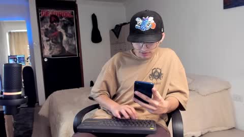 Snapshot of a_lejandro_08 chatting on 12/08/24, 04:07 alejo online show from 12/08/24, 04:07