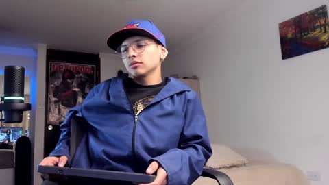 Snapshot of a_lejandro_08 chatting on 12/10/24, 01:54 alejo online show from 12/10/24, 01:54