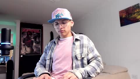 Snapshot of a_lejandro_08 chatting on 12/10/24, 08:38 alejo online show from 12/10/24, 08:38