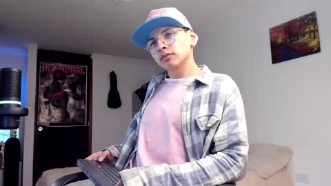 Snapshot of a_lejandro_08 chatting on 12/10/24, 11:40 alejo online show from 12/10/24, 11:40