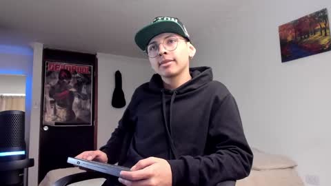 Snapshot of a_lejandro_08 chatting on 12/11/24, 02:33 alejo online show from 12/11/24, 02:33