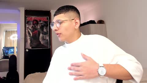 Snapshot of a_lejandro_08 chatting on 12/22/24, 07:52 alejo online show from 12/22/24, 07:52