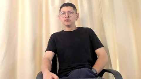 Snapshot of a_lejandro_08 chatting on 01/18/25, 03:05 alejo online show from 01/18/25, 03:05