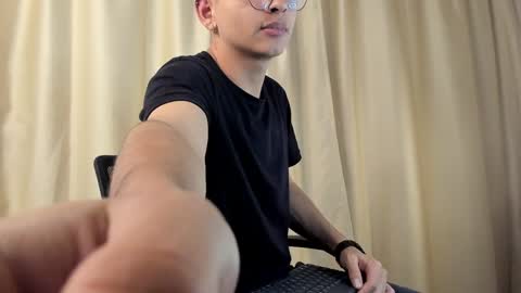 Snapshot of a_lejandro_08 chatting on 01/18/25, 10:39 alejo online show from 01/18/25, 10:39