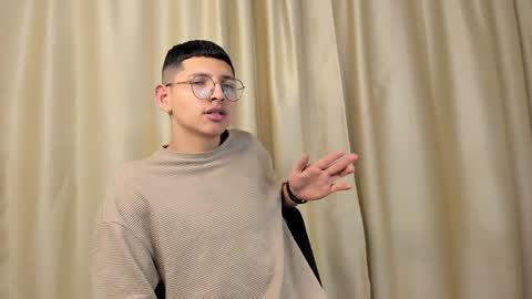 Snapshot of a_lejandro_08 chatting on 01/19/25, 05:05 alejo online show from 01/19/25, 05:05