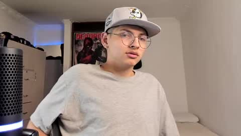 Snapshot of a_lejandro_08 chatting on 01/20/25, 01:50 alejo online show from 01/20/25, 01:50