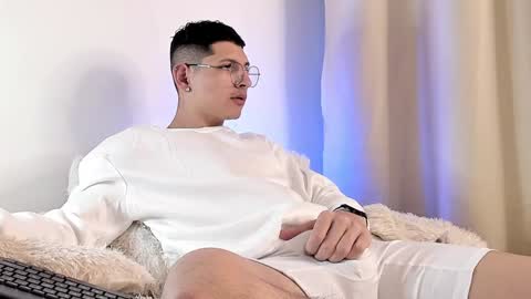 Snapshot of a_lejandro_08 chatting on 01/26/25, 06:07 alejo online show from 01/26/25, 06:07