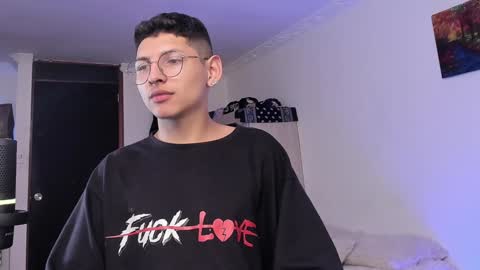 Snapshot of a_lejandro_08 chatting on 02/02/25, 04:48 alejo online show from 02/02/25, 04:48