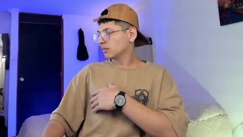 Snapshot of a_lejandro_08 chatting on 02/04/25, 01:56 alejo online show from 02/04/25, 01:56