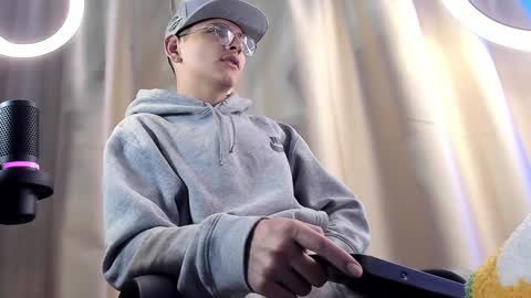 Snapshot of a_lejandro_08 chatting on 02/05/25, 01:15 alejo online show from 02/05/25, 01:15