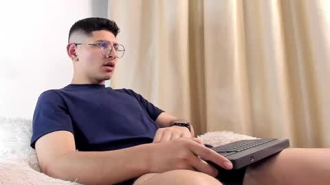 Snapshot of a_lejandro_08 chatting on 02/07/25, 04:16 alejo online show from 02/07/25, 04:16