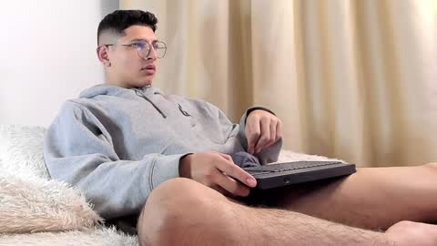 Snapshot of a_lejandro_08 chatting on 02/09/25, 03:11 alejo online show from 02/09/25, 03:11