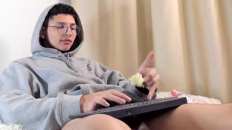 Snapshot of a_lejandro_08 chatting on 02/09/25, 09:16 alejo online show from 02/09/25, 09:16