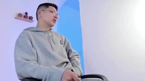 Snapshot of a_lejandro_08 chatting on 02/26/25, 03:10 alejo online show from 02/26/25, 03:10