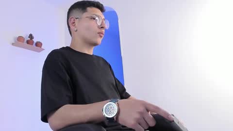 Snapshot of a_lejandro_08 chatting on 02/26/25, 11:04 alejo online show from 02/26/25, 11:04