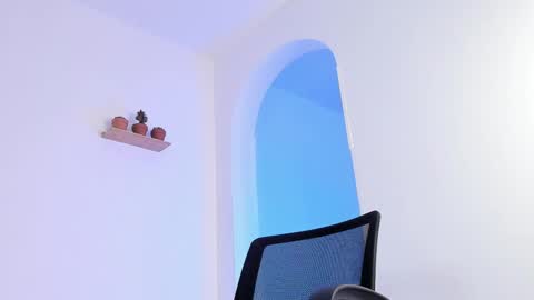 Snapshot of a_lejandro_08 chatting on 02/27/25, 02:10 alejo online show from 02/27/25, 02:10