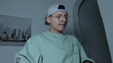 Snapshot of a_lejandro_08 chatting on 03/02/25, 06:05 alejo online show from 03/02/25, 06:05