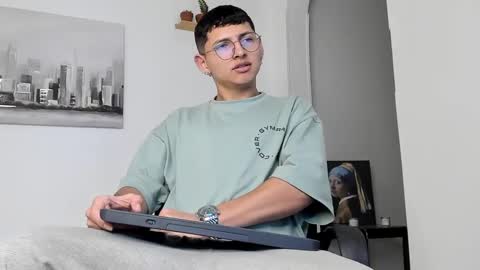 Snapshot of a_lejandro_08 chatting on 03/07/25, 06:46 alejo online show from 03/07/25, 06:46