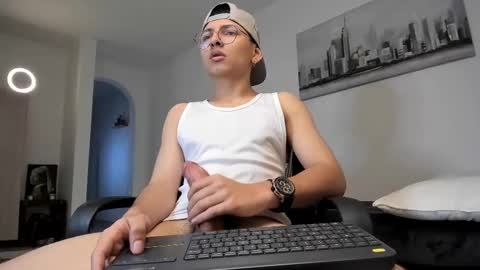 Snapshot of a_lejandro_08 chatting on 03/10/25, 09:21 alejo online show from 03/10/25, 09:21