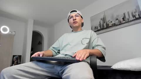 Snapshot of a_lejandro_08 chatting on 03/10/25, 09:40 alejo online show from 03/10/25, 09:40