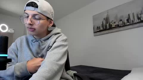 Snapshot of a_lejandro_08 chatting on 03/11/25, 12:06 alejo online show from 03/11/25, 12:06