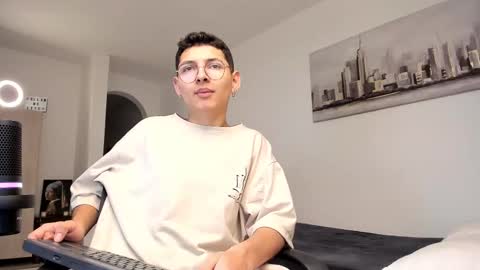 Snapshot of a_lejandro_08 chatting on 03/11/25, 10:31 alejo online show from 03/11/25, 10:31