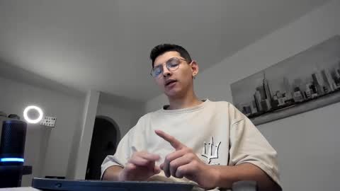 Snapshot of a_lejandro_08 chatting on 03/12/25, 07:46 alejo online show from 03/12/25, 07:46