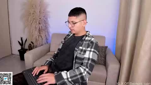 Snapshot of a_lejandro_0_8 chatting on 04/17/26, 02:03 a_lejandro_0_8 online show from 04/17/26, 02:03