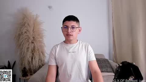 Snapshot of a_lejandro_0_8 chatting on 04/20/26, 05:54 a_lejandro_0_8 online show from 04/20/26, 05:54