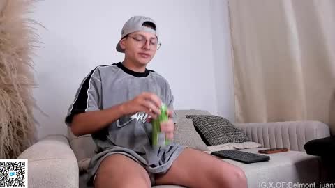 Snapshot of a_lejandro_0_8 chatting on 04/21/26, 08:42 a_lejandro_0_8 online show from 04/21/26, 08:42