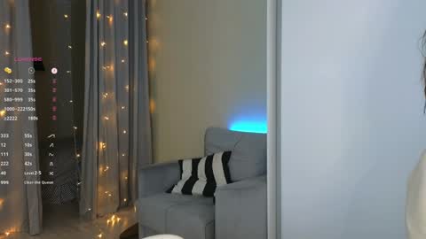 Snapshot of a_p_p_l_e chatting on 12/23/24, 05:06 Mila and Jess online show from 12/23/24, 05:06