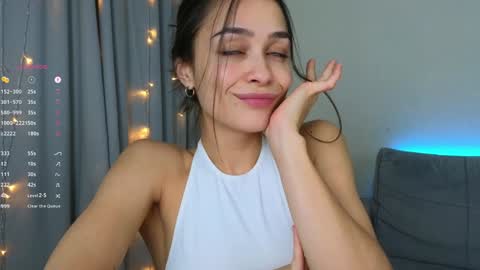 Snapshot of a_p_p_l_e chatting on 01/02/25, 12:03 Mila and Jess online show from 01/02/25, 12:03