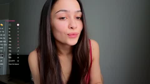 Snapshot of a_p_p_l_e chatting on 02/06/25, 12:26 Mila and Jess online show from 02/06/25, 12:26