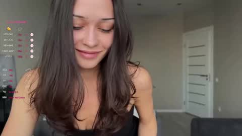 Snapshot of a_p_p_l_e chatting on 10/18/25, 11:44 Mila and Jess online show from 10/18/25, 11:44