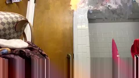 Snapshot of a_rae93 chatting on 10/25/25, 01:57 a_rae93 online show from 10/25/25, 01:57