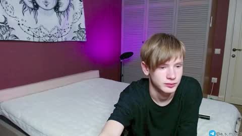 Kris Michael online show from 09/19/25, 02:51