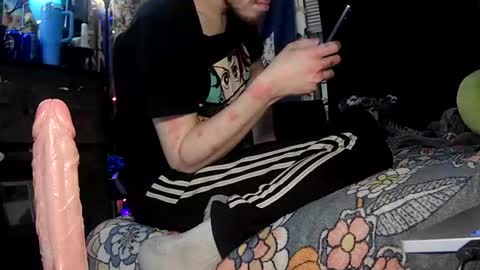 Chris online show from 11/18/25, 01:44