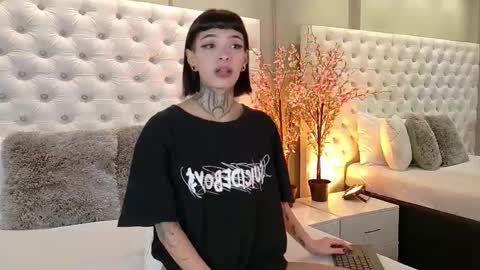 Luni  online show from 09/18/25, 01:13