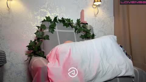 Snapshot of aaalenska chatting on 02/24/25, 06:15 call me a Goddess online show from 02/24/25, 06:15