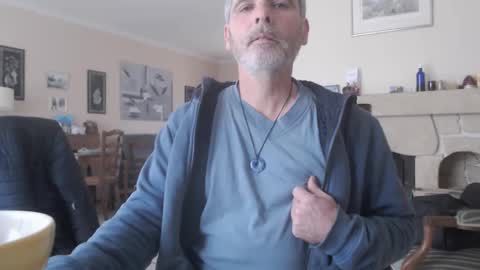 Aalex1717 online show from 01/01/25, 09:17