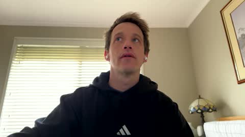 Snapshot of aanal341330 chatting on 10/04/25, 09:57 Kris online show from 10/04/25, 09:57