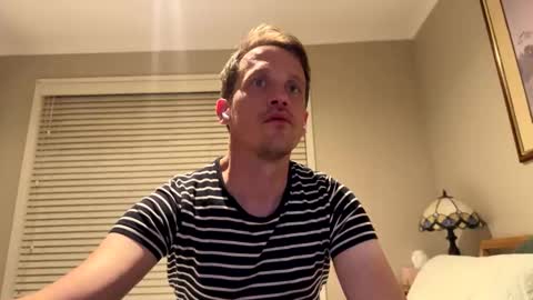 Snapshot of aanal341330 chatting on 11/22/25, 11:42 Kris online show from 11/22/25, 11:42