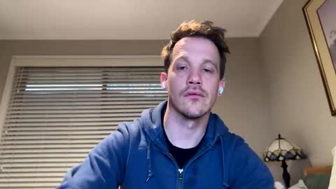 Snapshot of aanal341330 chatting on 11/22/25, 11:48 Kris online show from 11/22/25, 11:48