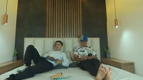 AARON  CHRIS online show from 09/09/25, 02:55