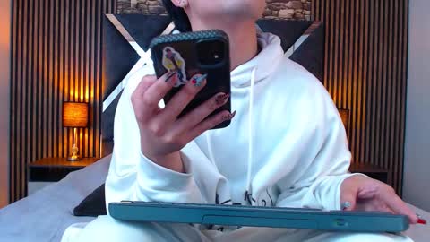 Aaron online show from 09/22/25, 01:13