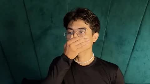 Aaron Ezequiel online show from 10/31/25, 10:00