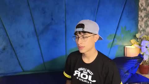 Aaron Ezequiel online show from 11/16/25, 08:25