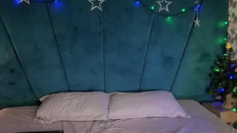 Snapshot of aaron_eze chatting on 12/18/25, 10:38 Aaron Ezequiel online show from 12/18/25, 10:38